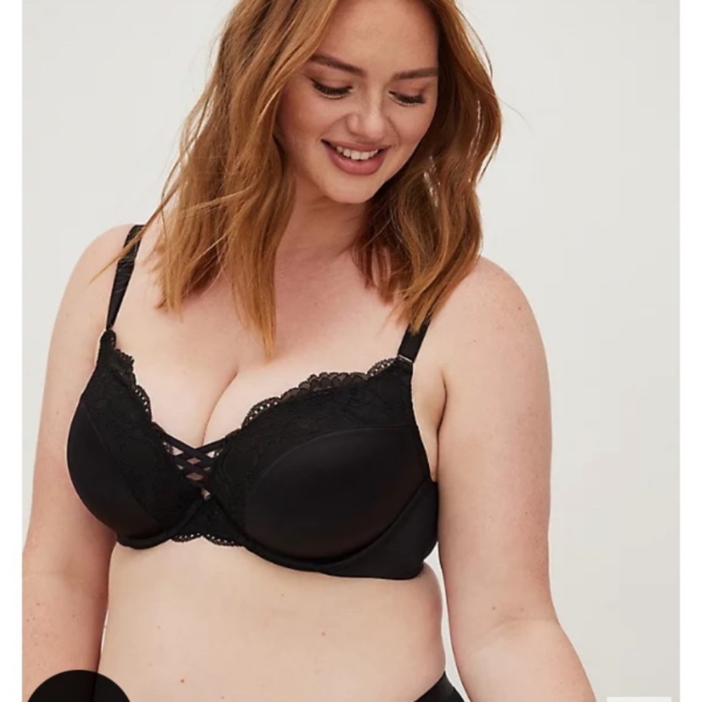 Torrid Black Microfiber & Lace Plunge XO Bra NWT